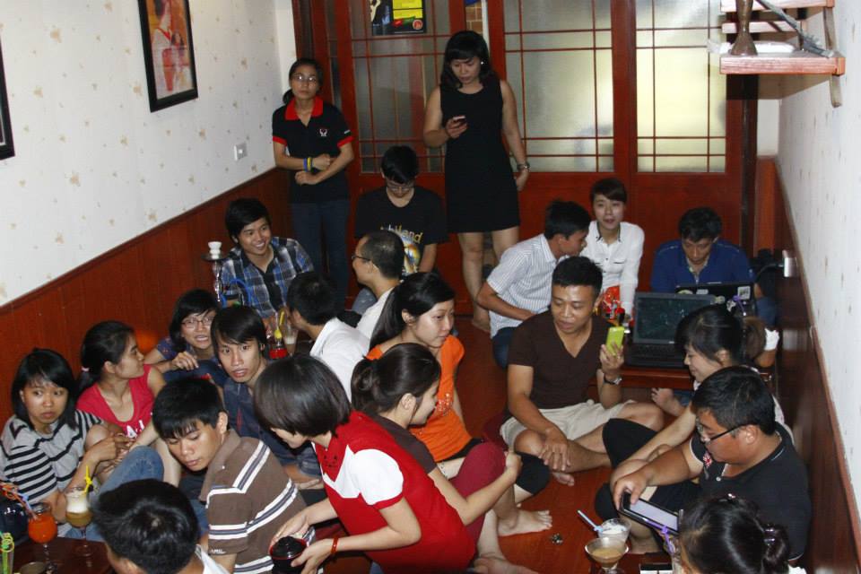 gặp gỡ bạn bè tại Tomodachi